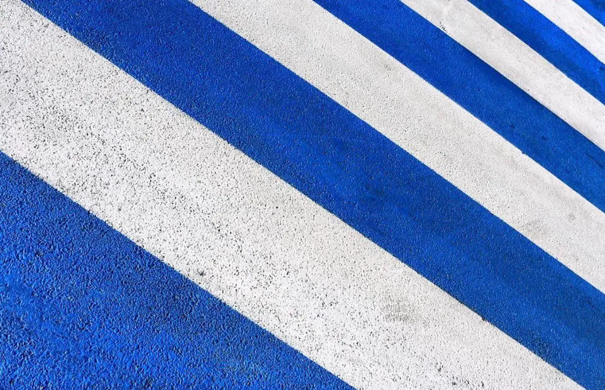 strisce blu